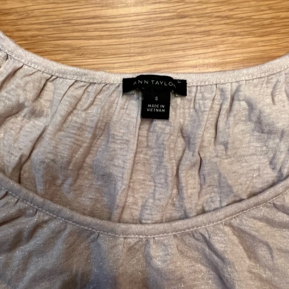EUC Ann Taylor gold flutter tshirt - Picture 2 of 2